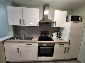 Basic Apartment (4) | Private kitchen | Oven - Ferienwohnungen Abendsonne (Rust)