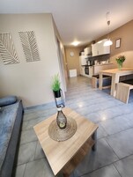 Apartamento clásico (5) | Zona de estar | Una televisión de pantalla plana, suelo radiante