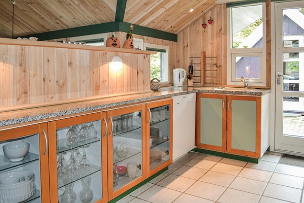 Refrigerador, parrilla de estufa, lavavajillas y cafetera y tetera