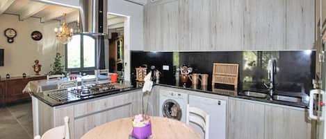 Refrigerador, horno, placa de cocina, lavavajillas