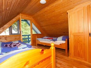 2 Schlafzimmer, Reisekinderbett