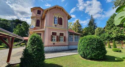 Holiday apartment with beautiful garden and a large terrace