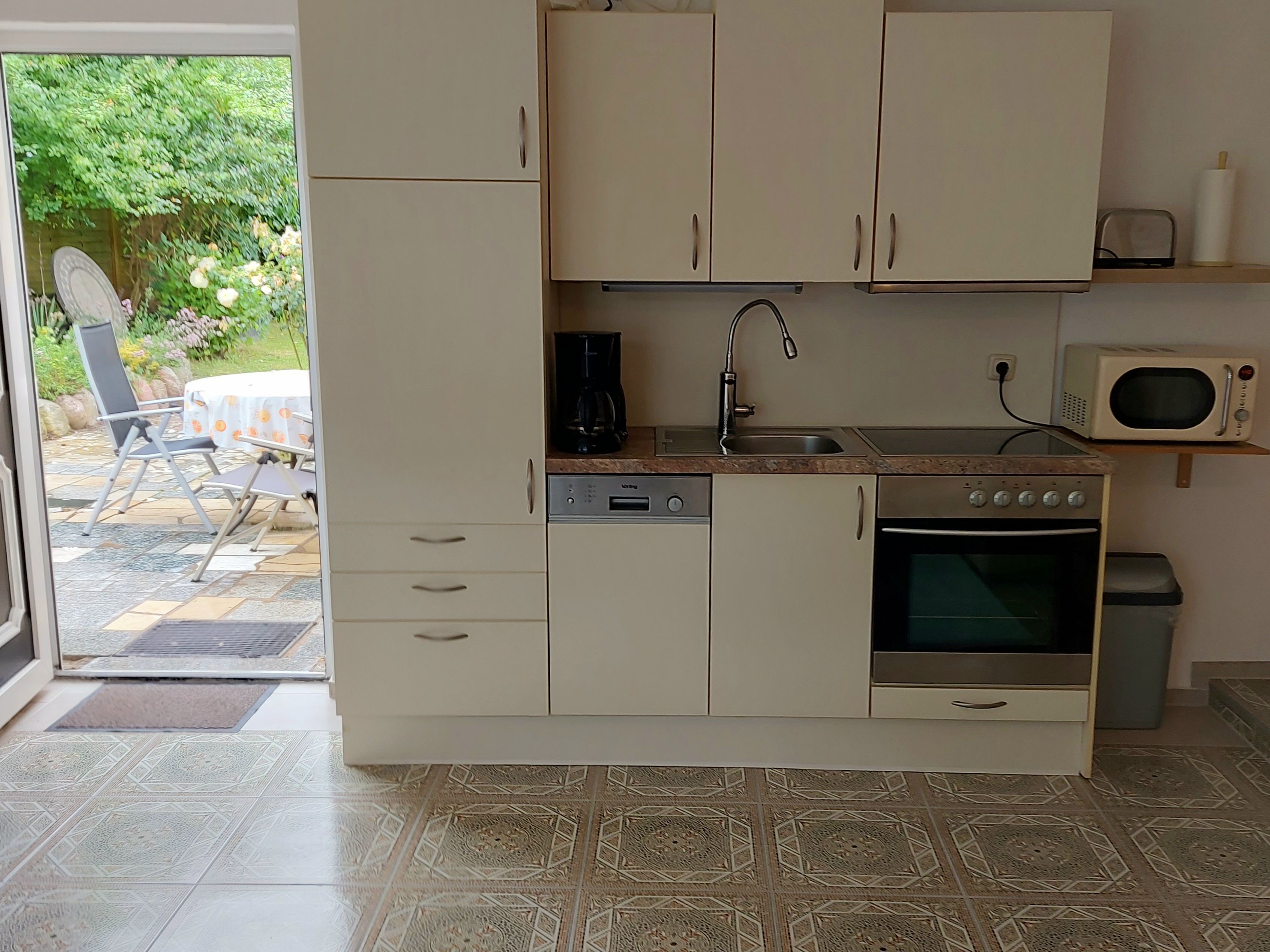 Frigorifero, microonde, forno, bollitore elettrico