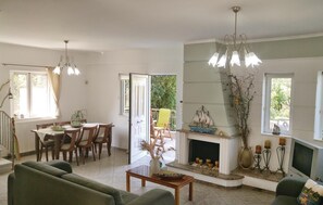 TV, fireplace, DVD player