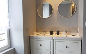 A bathroom with two sinks, two mirrors, and a window. - 3 bedroom awesome home in Pernes les Fontaines (Pernes les Fontaines)