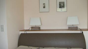 2 slaapkamers, een bureau, reisbedje, wifi