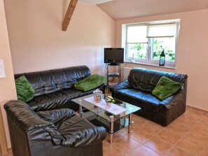 TV - Detjens: Apartment in a quiet location with terrace and garden - Ferienwohnung Detjens (Ellingstedt)