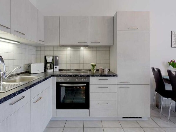 Fridge, oven, dishwasher, coffee/tea maker