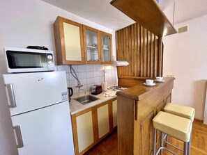 Private kitchen - Holiday apartment with terrace and air conditioning (Šilo)