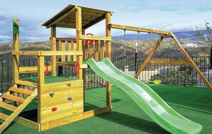 Children’s area - Stunning home in Sayalonga with WiFi (Sayalonga)