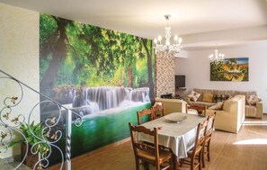 Fireplace - Stunning home in Sayalonga with WiFi (Sayalonga)