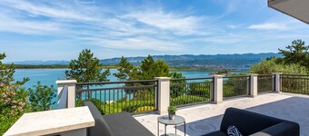 Beach front home in Klimno with WiFi