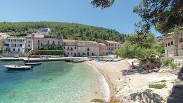 Una spiaggia nelle vicinanze