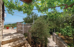 Property grounds - Gorgeous home in Prigradice (Prigradice)