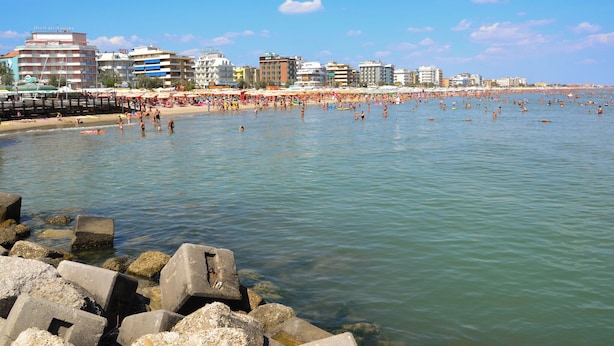 A beach with a pier and buildings in the background. - Holiday apartment with balcony in close proximity to the beach (Riccione)