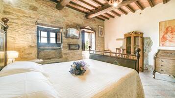 7 Schlafzimmer, Reisekinderbett, kostenloses WLAN, Bettwäsche