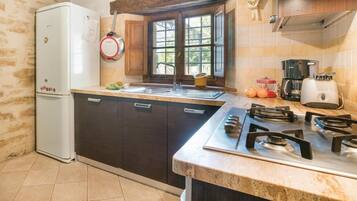 Kühlschrank, Herdplatte, Geschirrspüler