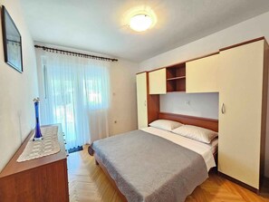 3 bedrooms, Internet
