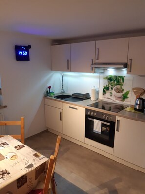 Fridge, microwave, oven, dishwasher - 3. 2-room apartment 3, 70m ², Sout. - House Gori (Scharbeutz)