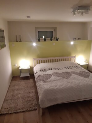 2 bedrooms, travel crib, WiFi