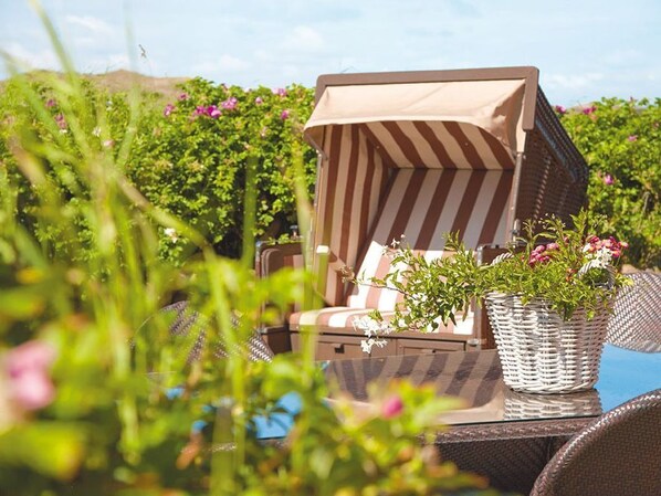 Unclassified image, 1 of 10, button