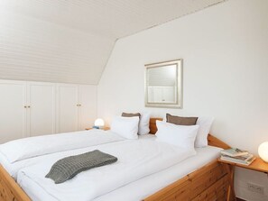 2 habitaciones, tabla de planchar con plancha, cuna de viaje y wifi 