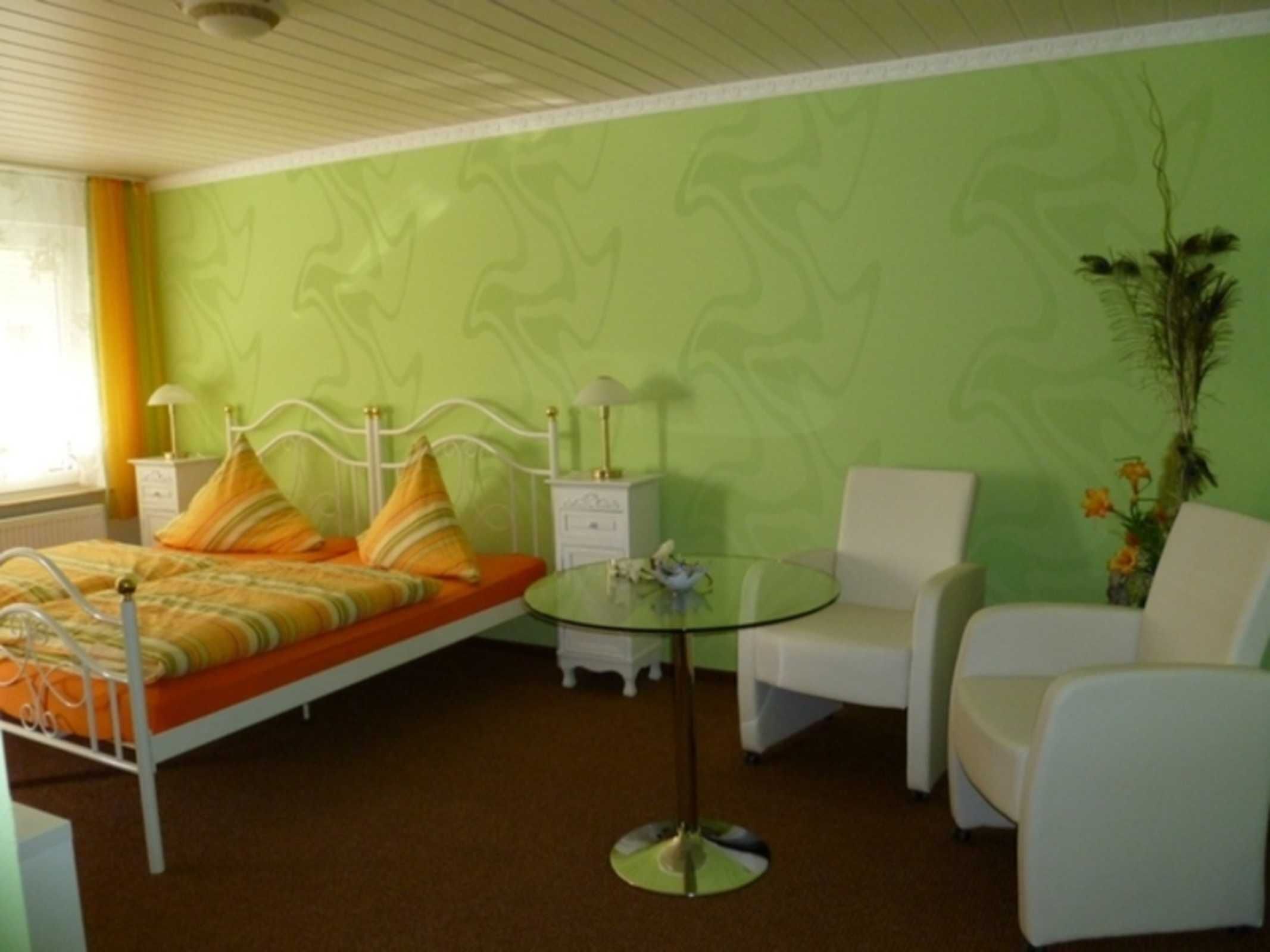 1 makuuhuone, vauvan matkasänky