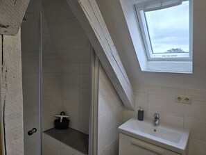 Unclassified image, 4 of 18, button