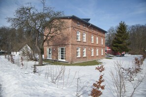 Unclassified image, 3 of 19, button