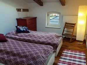 3 bedrooms, travel cot, WiFi, bed sheets