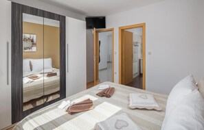 3 quartos, cofres nos quartos, berço de viagem, Wi-Fi de cortesia