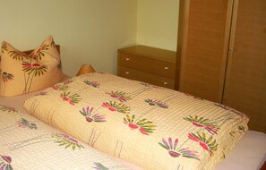 1 bedroom, travel cot, free WiFi
