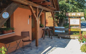 Outdoor dining - Gorgeous home in Gleima with kitchen (Gleima)