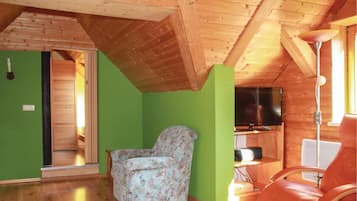 Fernseher, Kamin, Stereoanlage