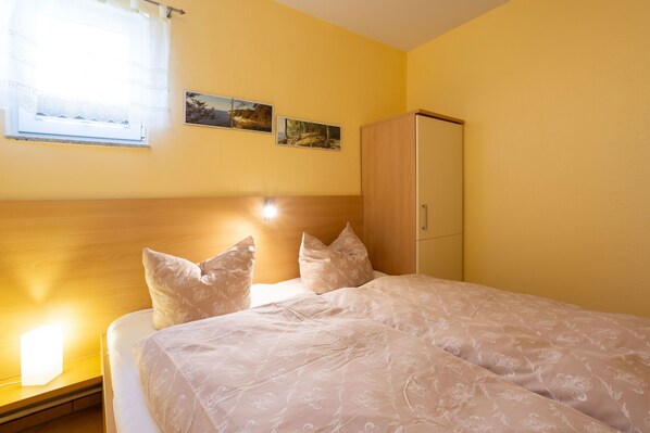 2 bedrooms, WiFi, bed sheets
