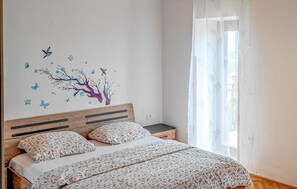 3 bedrooms, free WiFi, bed sheets
