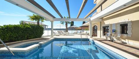 Outdoor pool, a heated pool