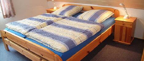 3 makuuhuonetta, vauvan matkasänky, Wi-Fi, vuodevaatteet