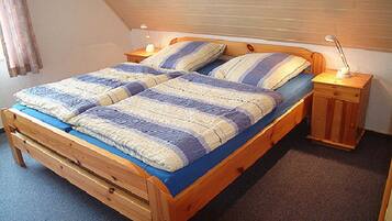 3 bedrooms, travel crib, WiFi, bed sheets