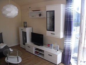 TV - Vacation apartment Zwölf (Ückeritz)