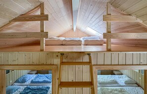 4 quartos, berço de viagem, acesso à internet