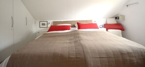 2 bedrooms, travel crib, WiFi, bed sheets