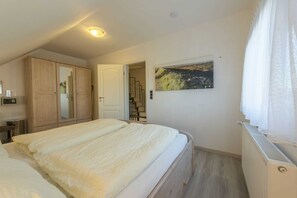 3 Schlafzimmer, Reisekinderbett, WLAN, Bettwäsche