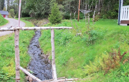 Property grounds. 3 bedroom lovely home in Sysslebäck