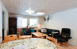TV, DVD player - 3 bedroom lovely home in Sysslebäck (Sysslebäck)