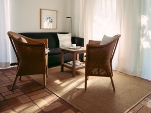 Unclassified image, 3 of 10, button