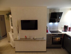 Fridge, oven, dishwasher, high chair - Logis 1 - Logis am Park (Dessau-Roßlau)