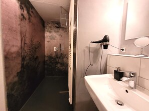 Doccia, asciugacapelli, asciugamani