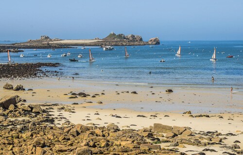 Belle maison de 2 chambres à Plouguiel