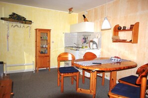 Køleskab, opvaskemaskine, kaffe-/temaskine